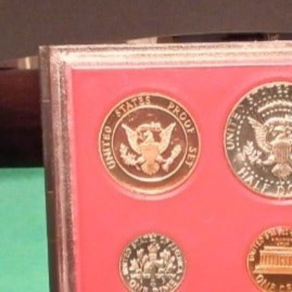 1982 Mint Proof Set with 6 Coins - Picture 5 of 6